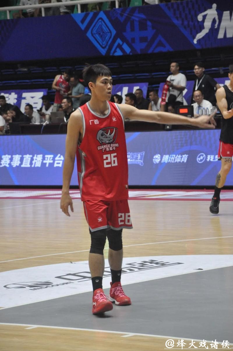 庞峥麟崛起打破外援垄断,场均二十二分投篮六成多,打脸老将胡明轩;年轻新秀靠实力撞击国家队,经验丰富老将还能坐稳控卫位置吗? 庞峥麟崛起打破外援垄断,场均二十二分投篮六成多,打脸老将胡明轩;年轻新秀靠实力撞击国家队,经验丰富老将还能坐稳控卫位置吗?